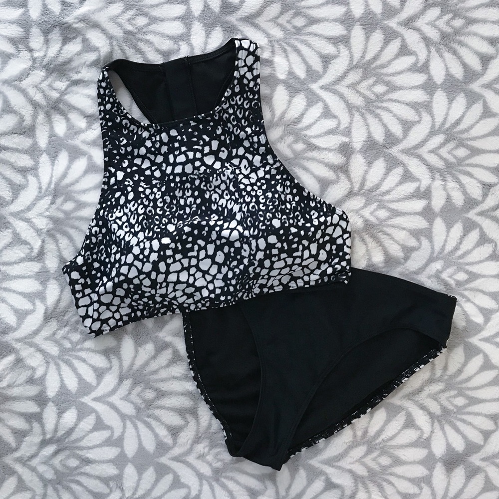 Racer back hi-cut bikini